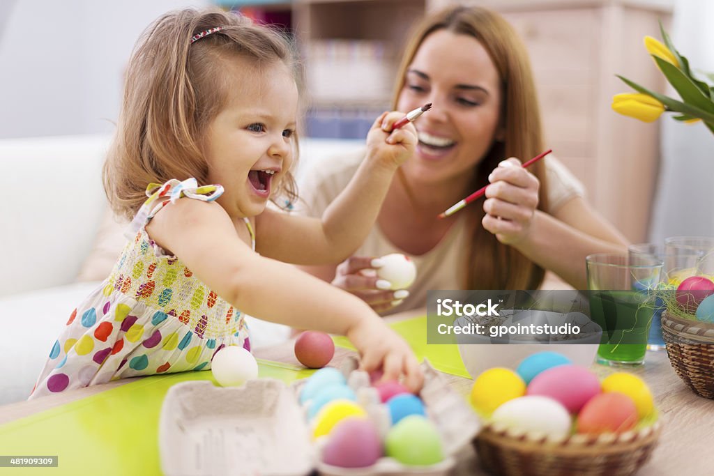 Glückliche Zeit und Malen Ostereier. - Lizenzfrei Ostern Stock-Foto