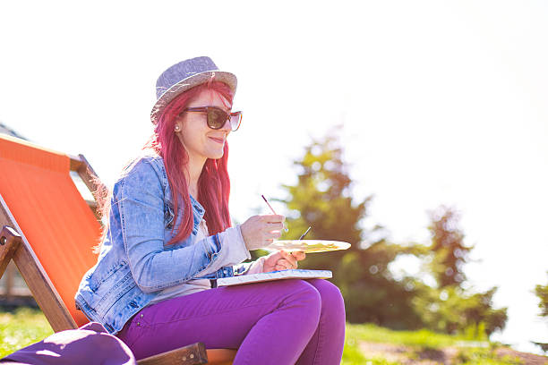 istock Painting in nature relaxes me 481934044