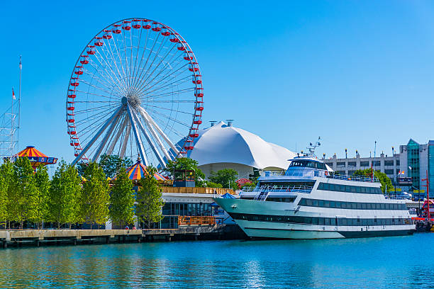 Chicago's Navy Pier entlang dem Chicago River, Riesenrad, Tel. – Foto