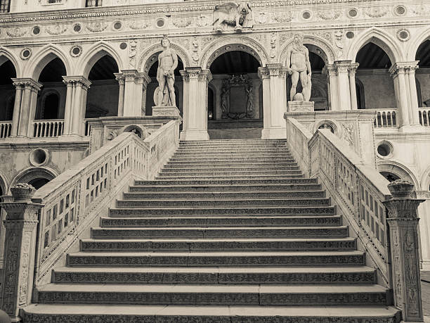 dei giganti scala-palazzo ducale-venezia - doges palace palazzo ducale staircase steps foto e immagini stock