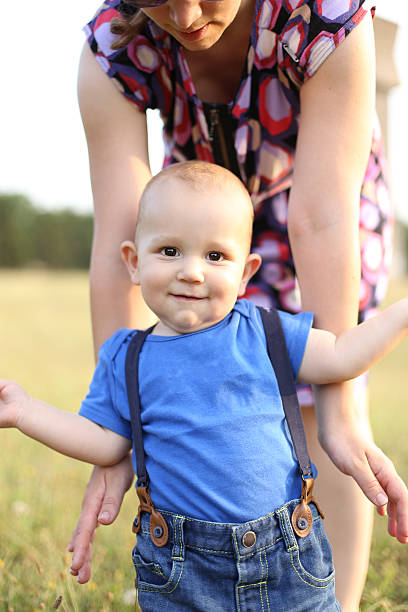istock Mother learns child to walk 481963656