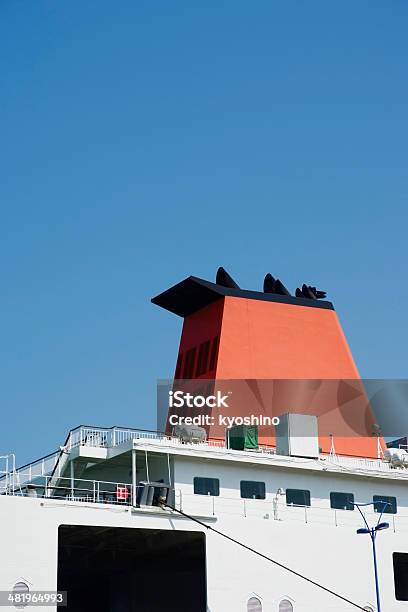 レッドの煙突のフェリー - 大きいのストックフォトや画像を多数ご用意 - 大きい, 煙突, 船