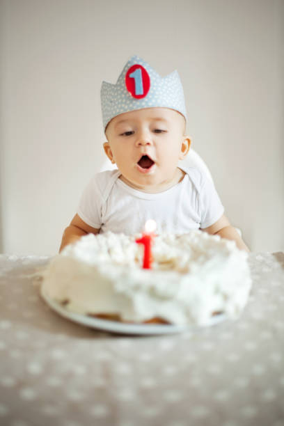 un anno di età bambino celebrare brithday - first birthday foto e immagini stock