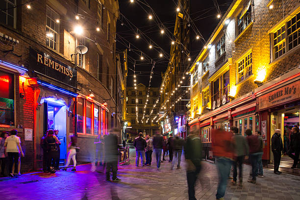 matthew street em liverpool - liverpool imagens e fotografias de stock