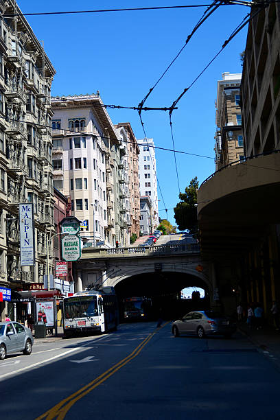 san francisco street - overhead cable car car usa avenue foto e immagini stock