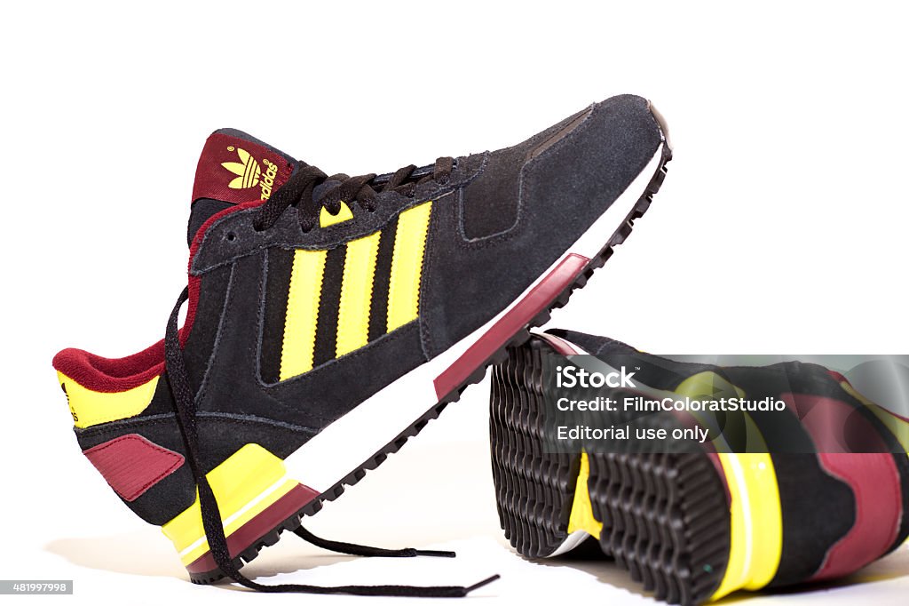 Belachelijk op gang brengen Verbanning Adidas Zx 700 Stock Photo - Download Image Now - Adidas, Retro Style,  Old-fashioned - iStock