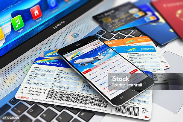 Kauf Online Per Smartphone Tickets Stockfoto und mehr Bilder von Flugtickets - Flugtickets, 2015, Bankkarte