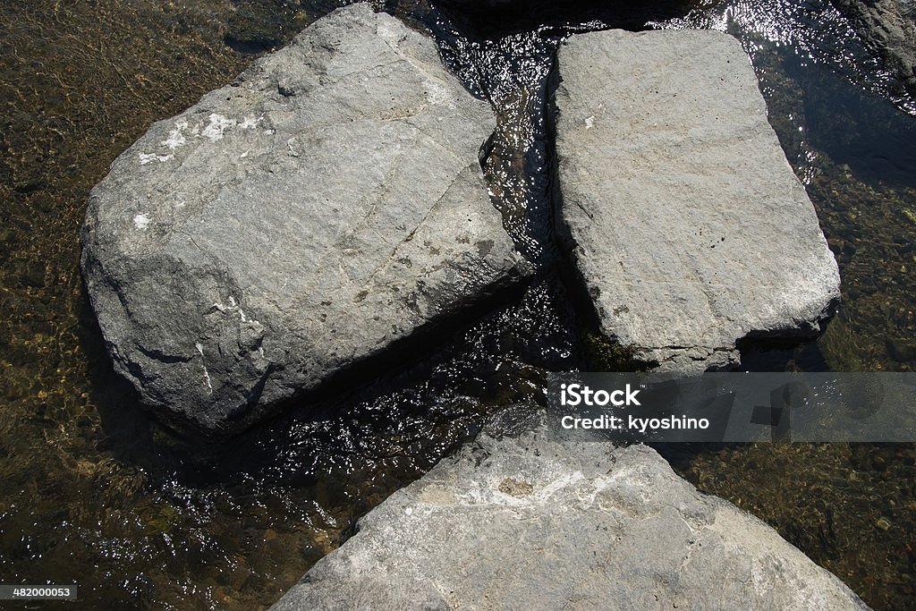3 つの石、水の流れ - アクションショットのロイヤリティフリーストックフォト