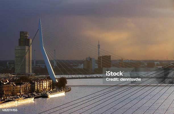 Roterdão Pôr Do Sol Bridges - Fotografias de stock e mais imagens de Anoitecer - Anoitecer, Ao Ar Livre, Arquitetura