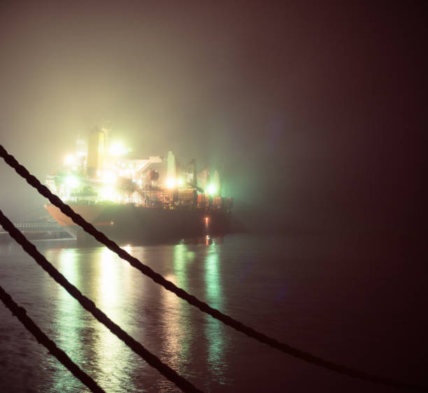 ore cargo docks - tugboat night lovelocal halifax photos et images de collection