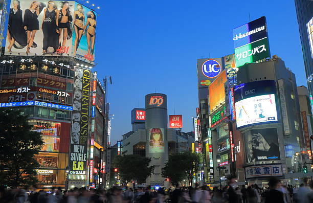 日本東京渋谷の夜 - shibuya 109 ストックフォトと画像