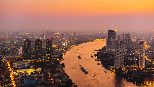 skyline di bangkok crepuscolo - bangkok thailand skyline night foto e immagini stock