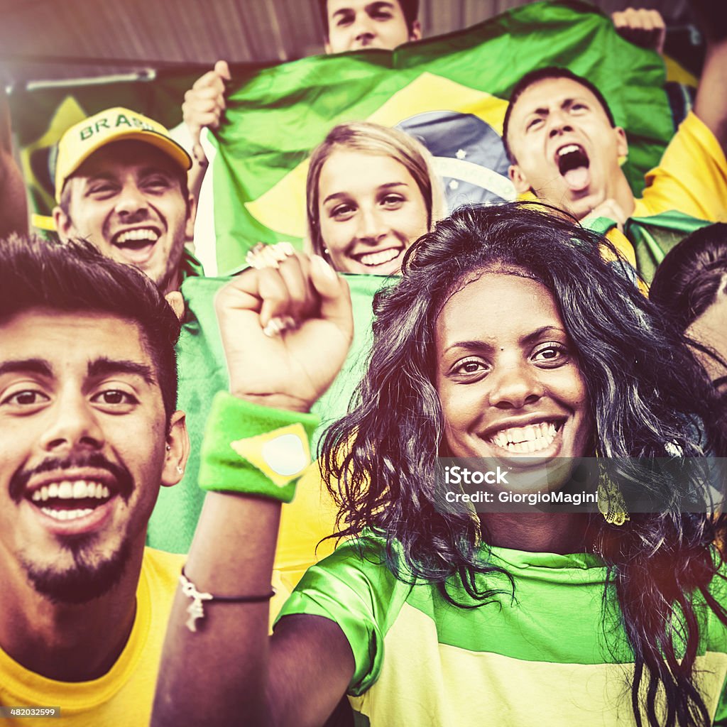 Бразилия вентиляторы, поддерживая на стадион - Стоковые фото Бразилия роялти-фри