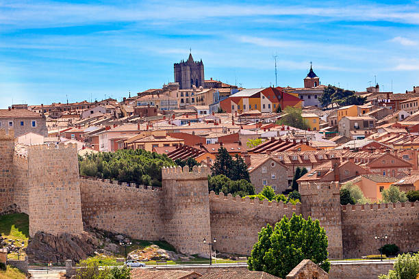 avila castle murs vieille ville médiévale de castilla, espagne - avila photos et images de collection