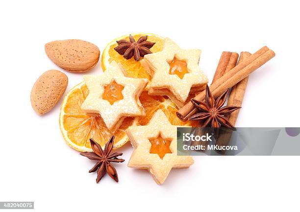 Cookies De Natal - Fotografias de stock e mais imagens de Condimento - Temperos - Condimento - Temperos, Cravo-da-Índia, Fazer Doces
