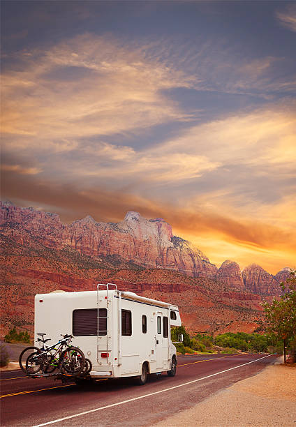 excursion en camping-car - usa travel sunset summer photos et images de collection