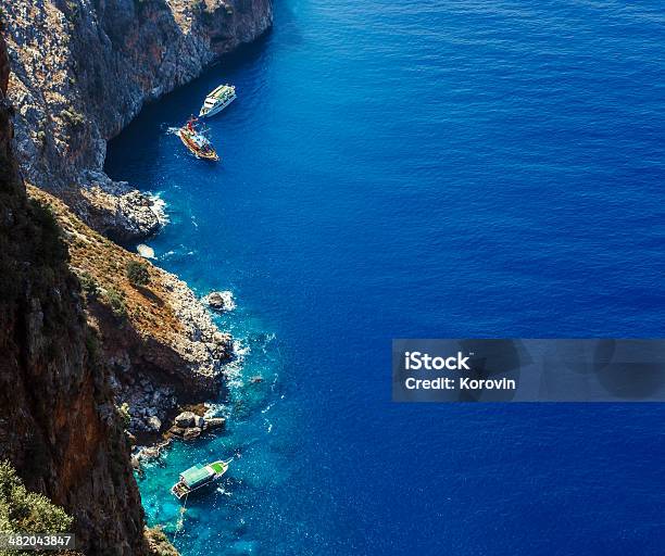 Rock E Mar Mediterraneo In Turchia - Fotografie stock e altre immagini di Acqua - Acqua, Ambientazione esterna, Ampio