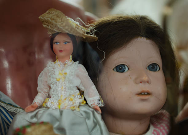 istock Retro old dolls in the horror mood 482051079