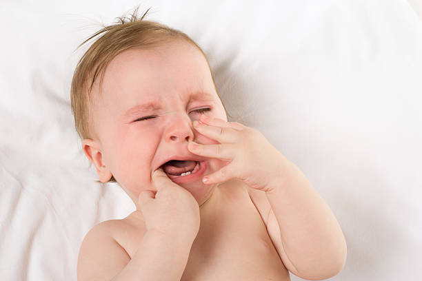 baby weint mund - gezahnt fotos stock-fotos und bilder