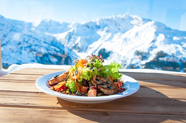 puttensalat mit panorama - food mountain стоковые фото и изображения