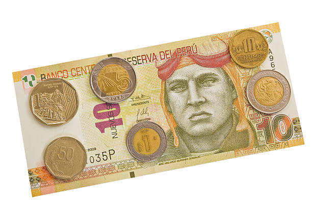 banconota da peruviana e monete. - number 10 gold business paper currency foto e immagini stock
