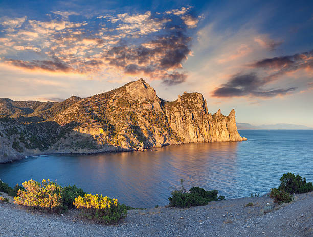 istock Colorful summer sunrise on the sea. 482082301