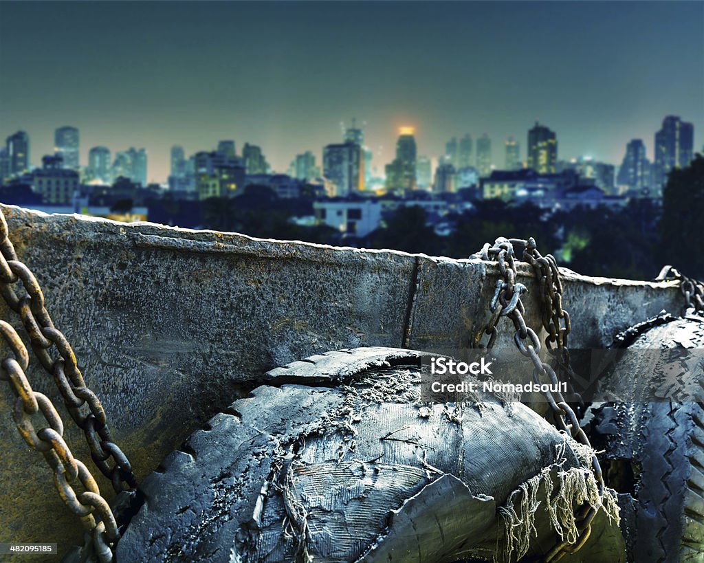 Obsoleto tires de muelles - Foto de stock de Arquitectura libre de derechos