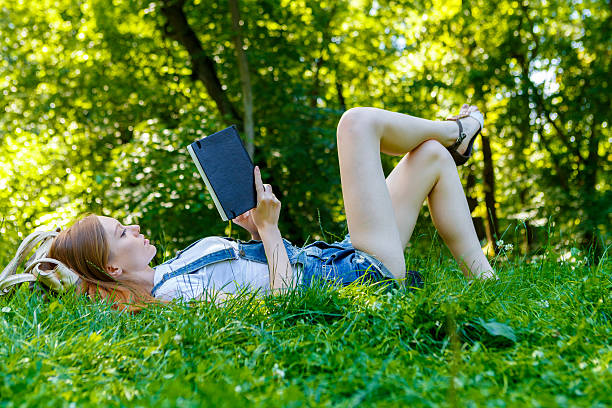 istock Beautiful smiling red-haired young woman 482105198