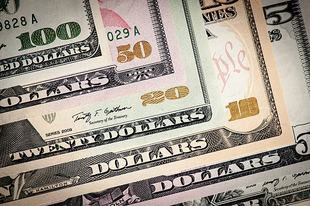 달러 - us currency five dollar bill one hundred dollar bill paper currency 뉴스 사진 이미지