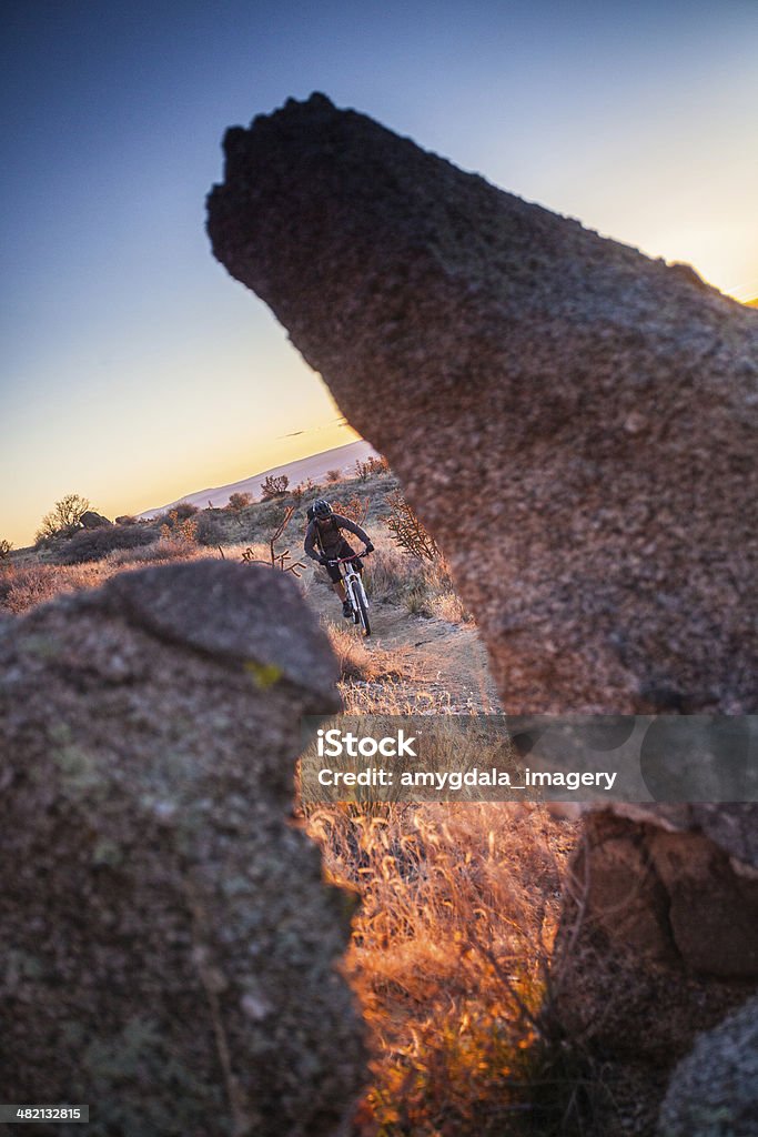 Kolarstwo górskie rock formation - Zbiór zdjęć royalty-free (Aktywny tryb życia)