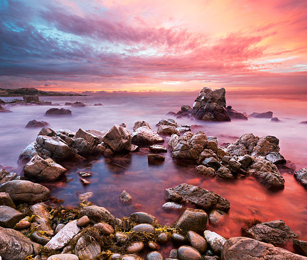 pôr do sol na costa rochosa, austrália ocidental - margaret river - fotografias e filmes do acervo