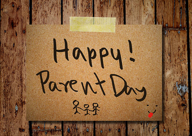 istock Happy parent day on note paper with wooden background 482139765