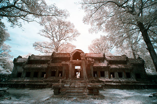 cerca de infrarrojos templo de angkor thom, cerca de siem reap, camboya - ankor fotografías e imágenes de stock