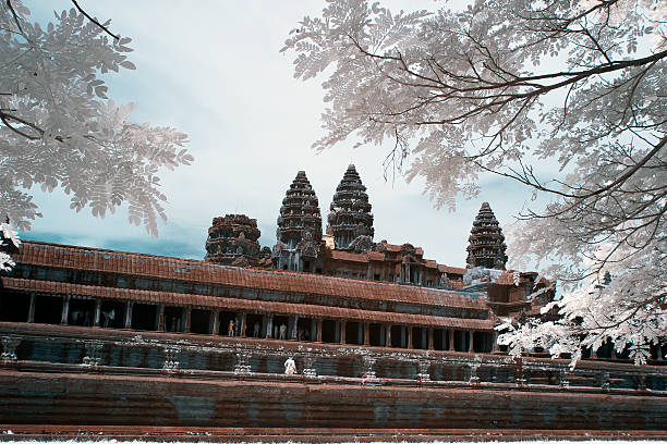 near infrared templo de angkor thom, perto de siem reap, camboja - ankor imagens e fotografias de stock