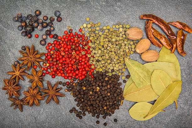 selezione di spezie - cardamom condiment spice asian cuisine foto e immagini stock