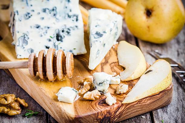 istock Blue cheese with slices of pear, nuts and honey 482189502