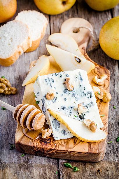 istock Blue cheese with slices of pear and honey 482189510