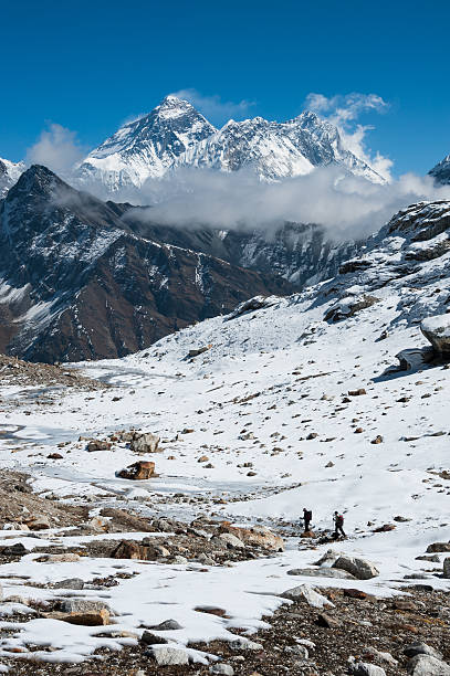 vista del monte everest da renjo pass, nepal - renjo la foto e immagini stock