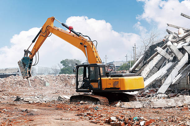 istock dismantling an apartment block. 482262696