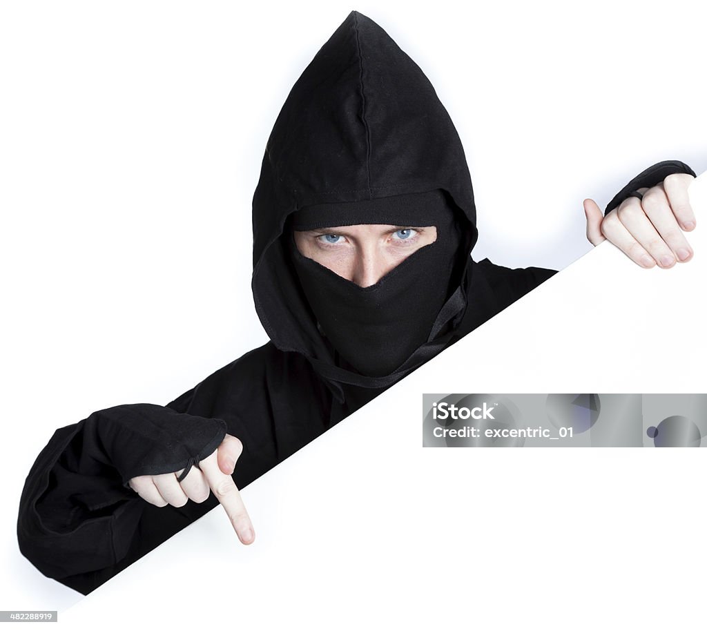 Caucasiano homem pretexto de um ninja isolado a branco - Royalty-free Humor Foto de stock