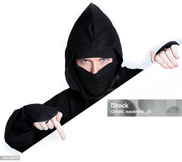 Caucasiano Homem Pretexto De Um Ninja Isolado A Branco - Fotografias de stock e mais imagens de Humor