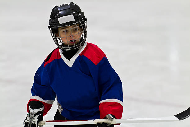 istock Child playing ice hockey 482289519