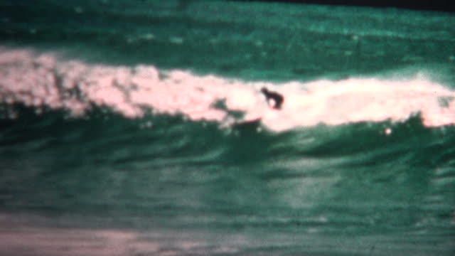 (8mm Vintage) 1955 Waikiki Beach Hawaii Longboard Surfing