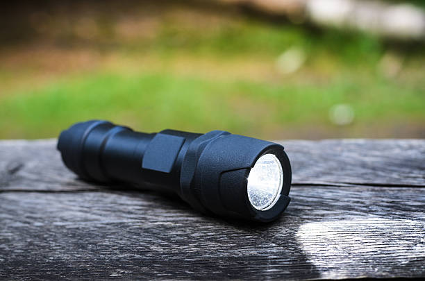 taktyczne wodoodporna latarka - tactical flashlight zdjęcia i obrazy z banku zdjęć
