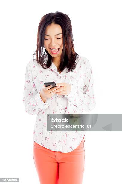 Asiatische Junge Frau Tragen Lässige Kleidung Isoliert Auf Weißem Hintergrund Stockfoto und mehr Bilder von Asiatischer und Indischer Abstammung