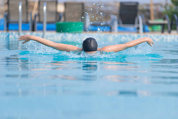 istock Young girl swimming butterfly stroke style 482323026