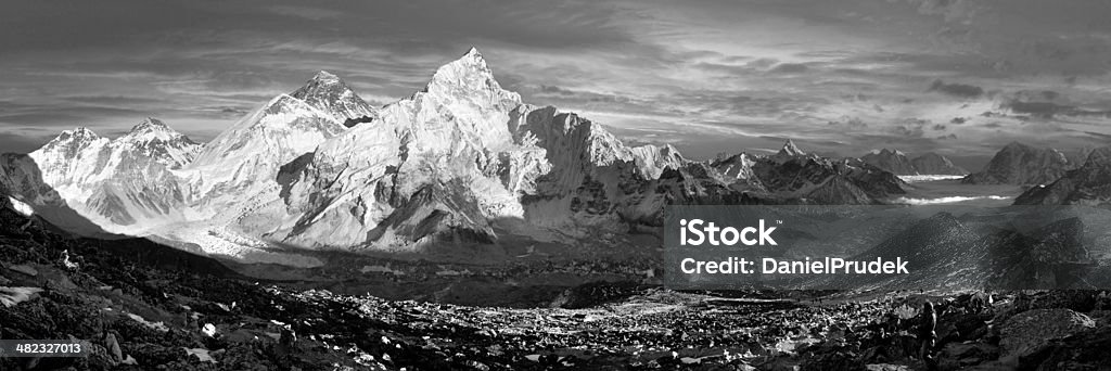 Vista panorâmica de Everest e Montanha Nuptse do Kala Patthar - Royalty-free Monte Everest Foto de stock