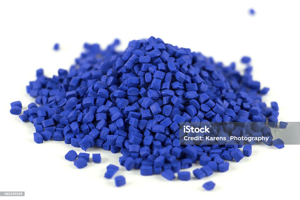 Gestell aus blauem Kunststoff, mit Harz kleine pile - Lizenzfrei Granulare Materie Stock-Foto