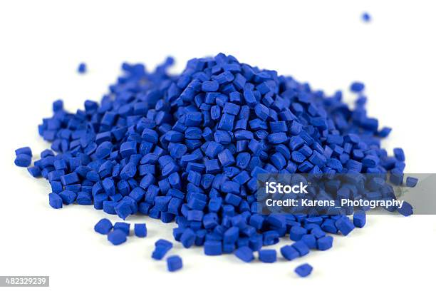 Gestell Aus Blauem Kunststoff Mit Harz Kleine Pile Stockfoto und mehr Bilder von Granulare Materie