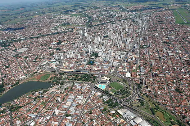 The city of São José do Rio Preto is located northwest of the state of São Paulo, located in the capital 443 km. According to the Brazilian Institute of Geography and Statistics, the population in 2013 was 434,039 inhabitants, being the eleventh most populous in São Paulo. Its Human Development Index (HDI) is 0.797, considered high by the United Nations Development Programme (UNDP).